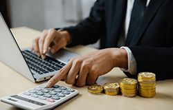 高級會計師與注冊會計師 審計與稅務(wù)服務(wù)領(lǐng)域的角色對比